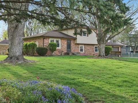 Photo of 3029 San Jose Drive, Greenwood, IN 46143 (MLS # 22092648)