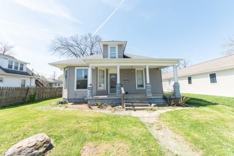 Photo of 1420 Chestnut Street, Columbus, IN 47201 (MLS # 22093947)