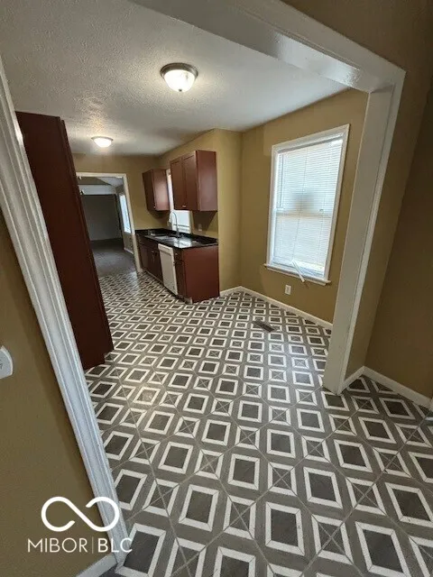 Indianapolis, Indiana 46205, United States, 3 Bedrooms Bedrooms, ,2 BathroomsBathrooms,Residential,Active,90180