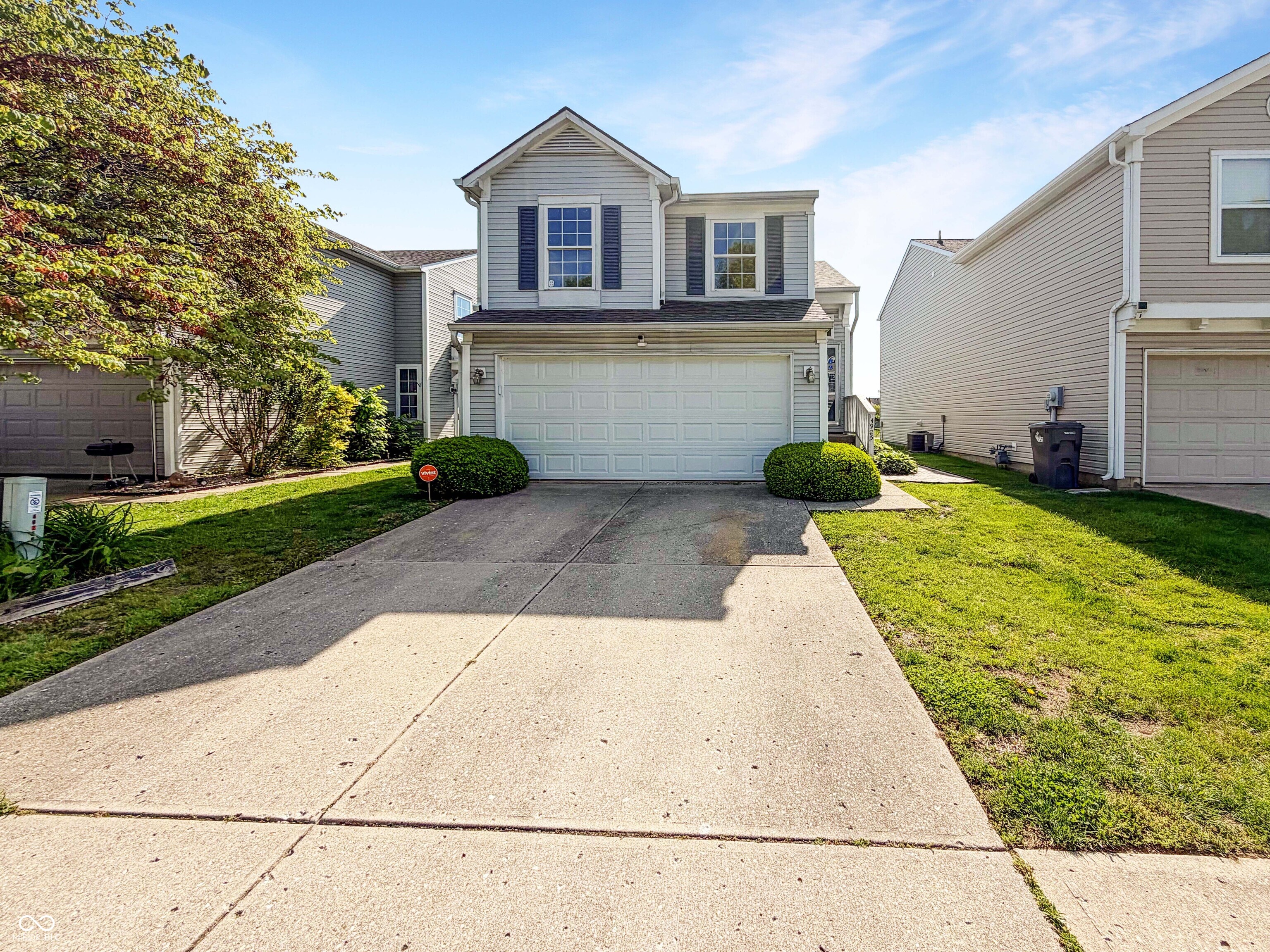 Photo 1 of 24 — 4925 Pembridge Drive, Indianapolis, IN 46254