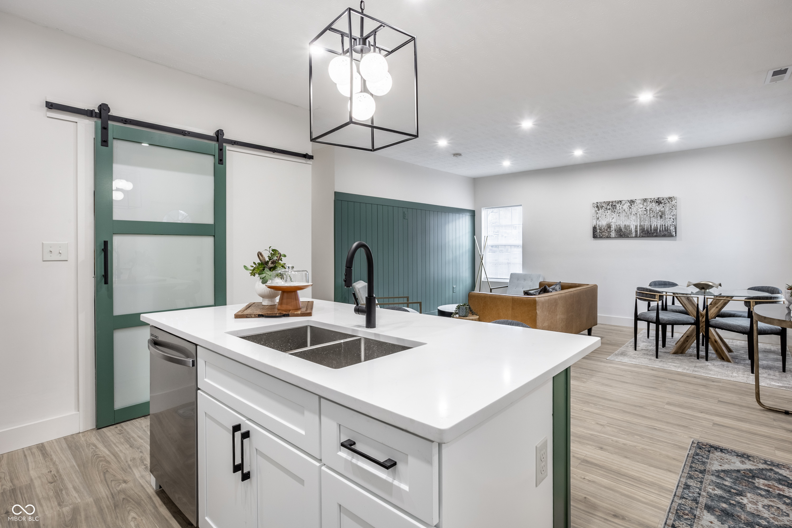 1426 E Bradbury Avenue