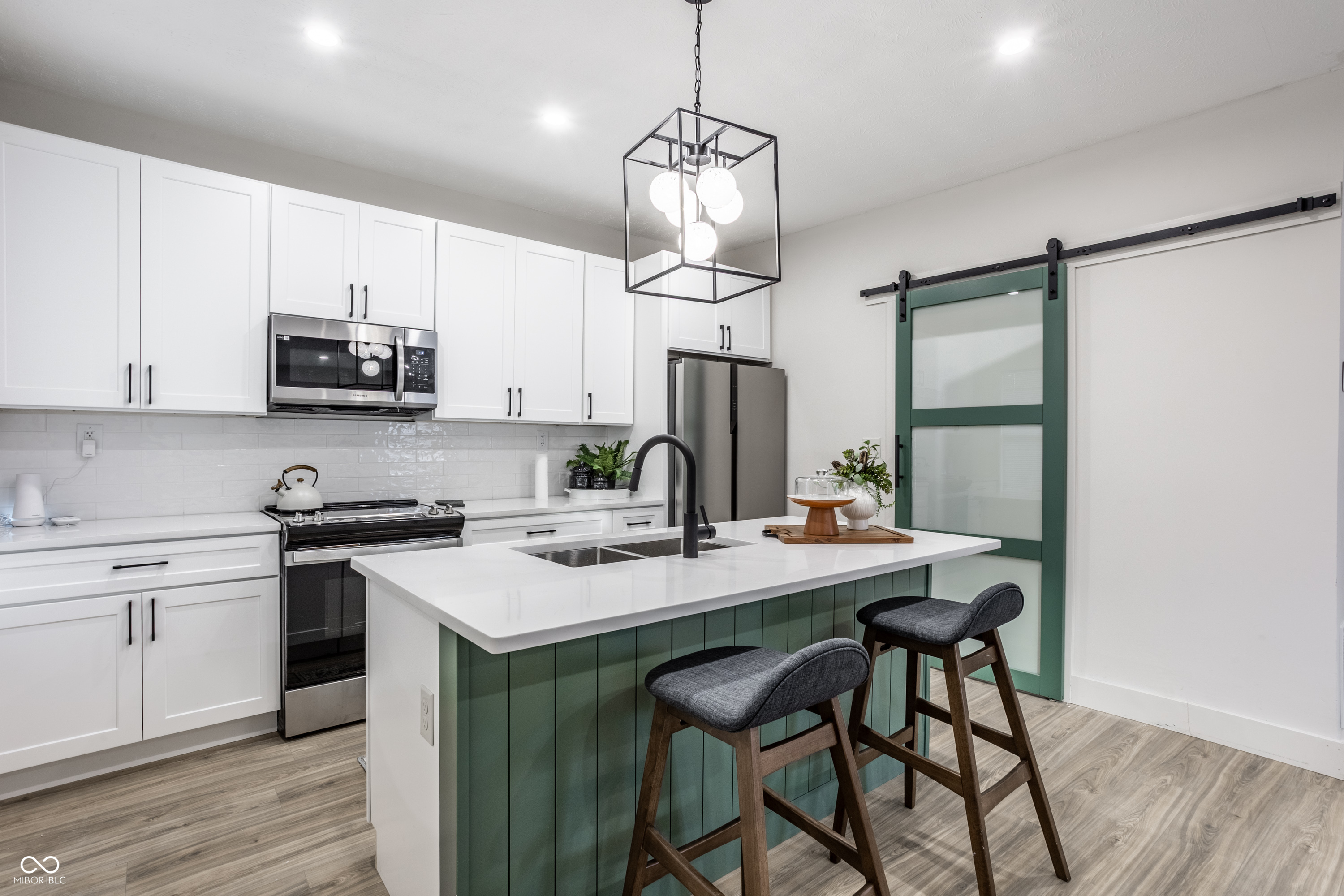 1426 E Bradbury Avenue