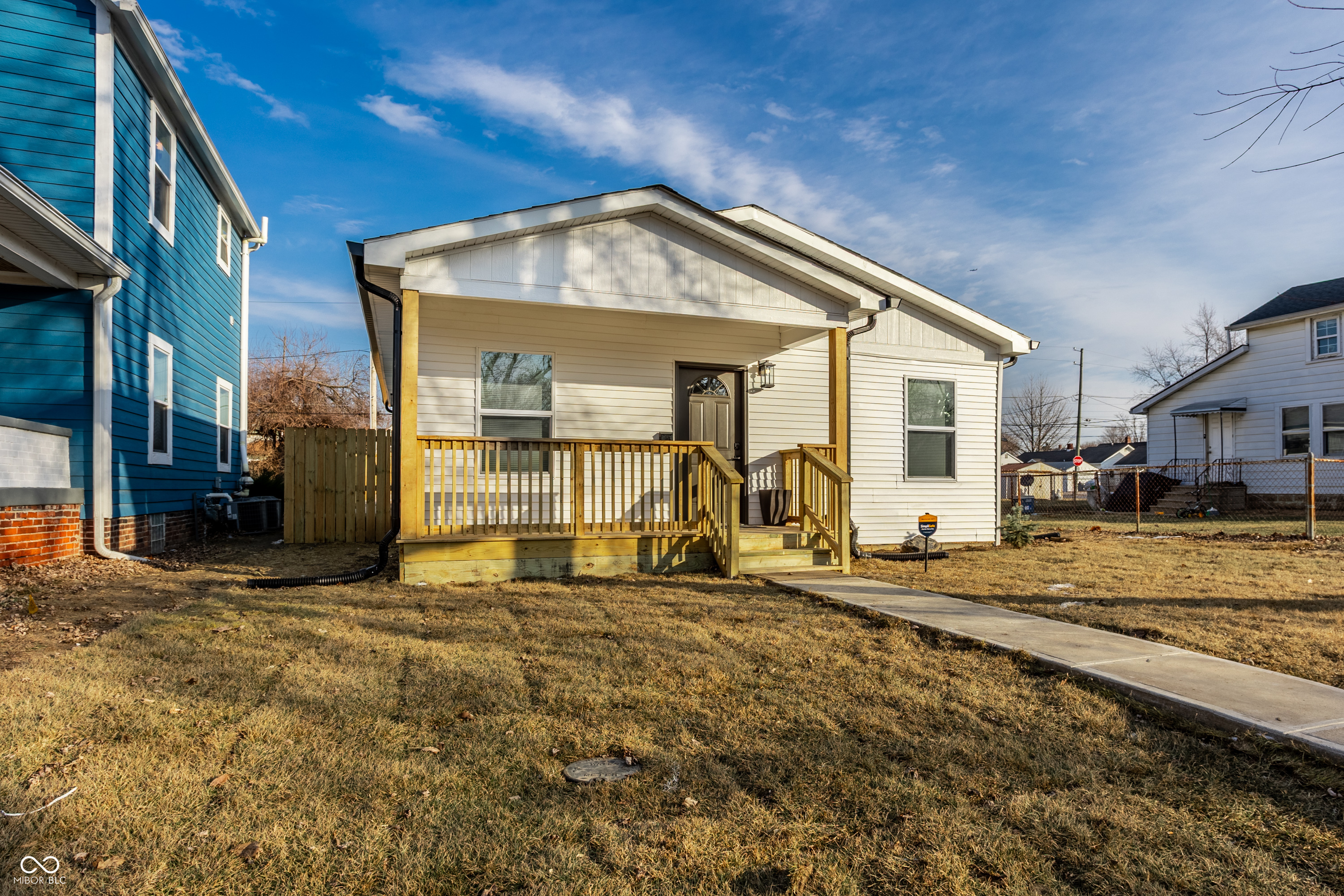 1426 E Bradbury Avenue