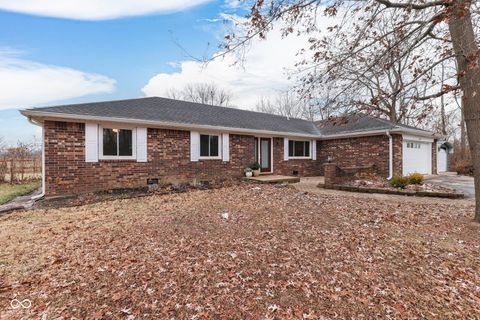 Photo of 311 S County Road 550 E, Avon, IN 46123 (MLS # 22076650)