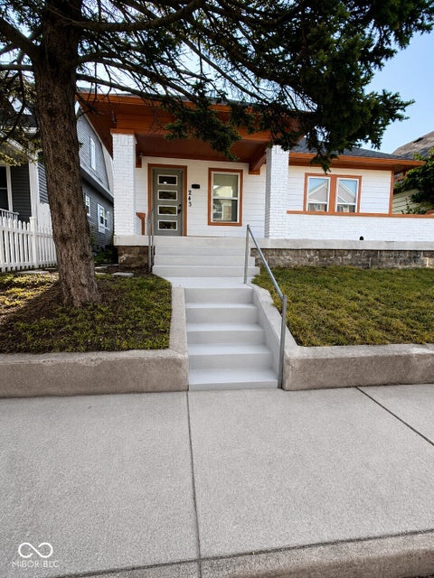Photo of 243 Hendricks Place, Indianapolis, IN 46201 (MLS # 22119136)
