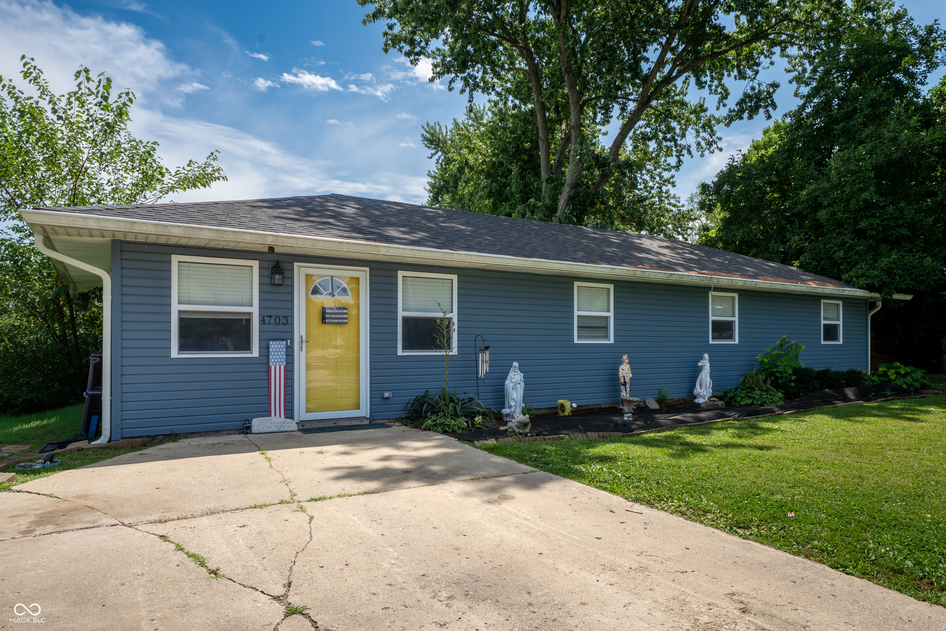 Photo 1 of 25 — 4703 W Compton Drive, Edinburgh, IN 46124