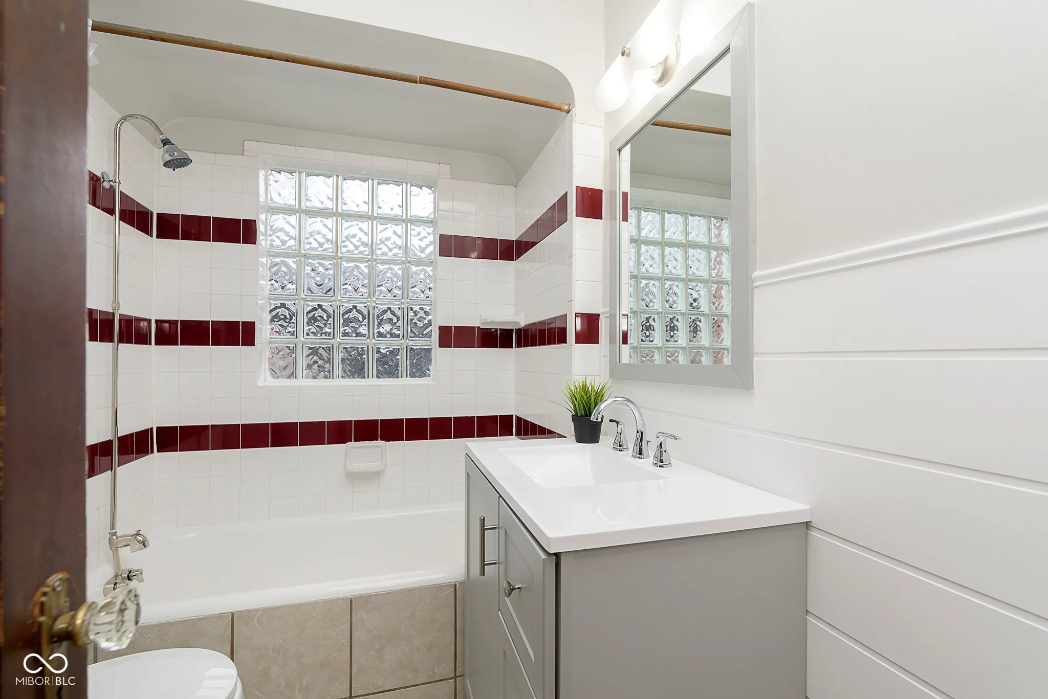 Indianapolis, Indiana 46220, United States, 2 Bedrooms Bedrooms, ,1 BathroomBathrooms,Residential,Pending,14786