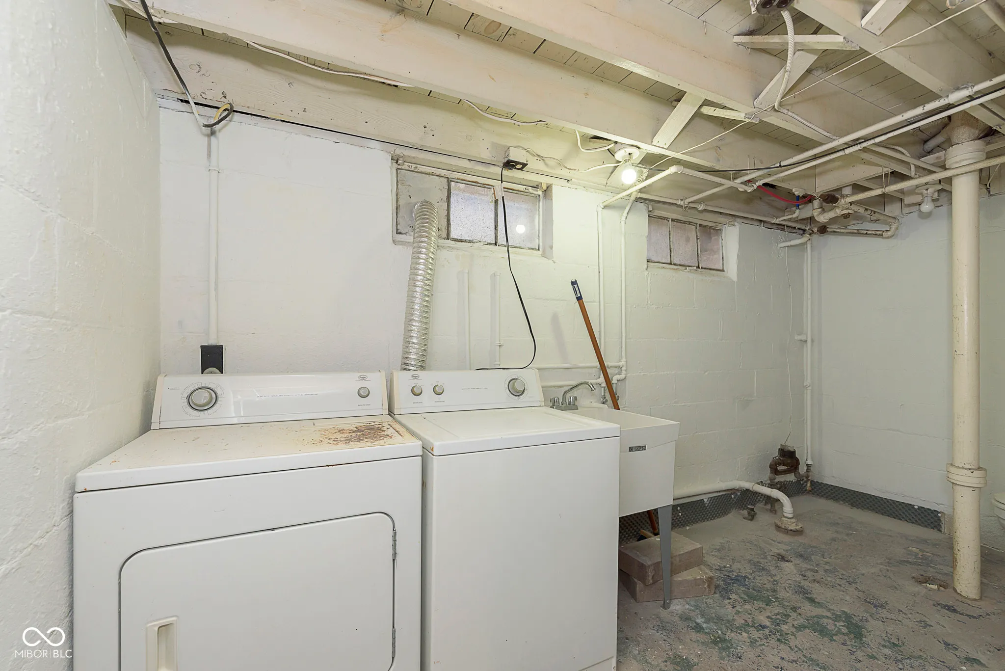 Indianapolis, Indiana 46220, United States, 2 Bedrooms Bedrooms, ,1 BathroomBathrooms,Residential,Pending,14786