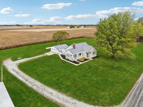Photo of 7798 S County Road 950 E, Cloverdale, IN 46120 (MLS # 22068518)