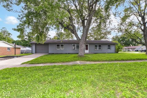 Photo of 1705 Woodbine Drive, Anderson, IN 46011 (MLS # 22108675)