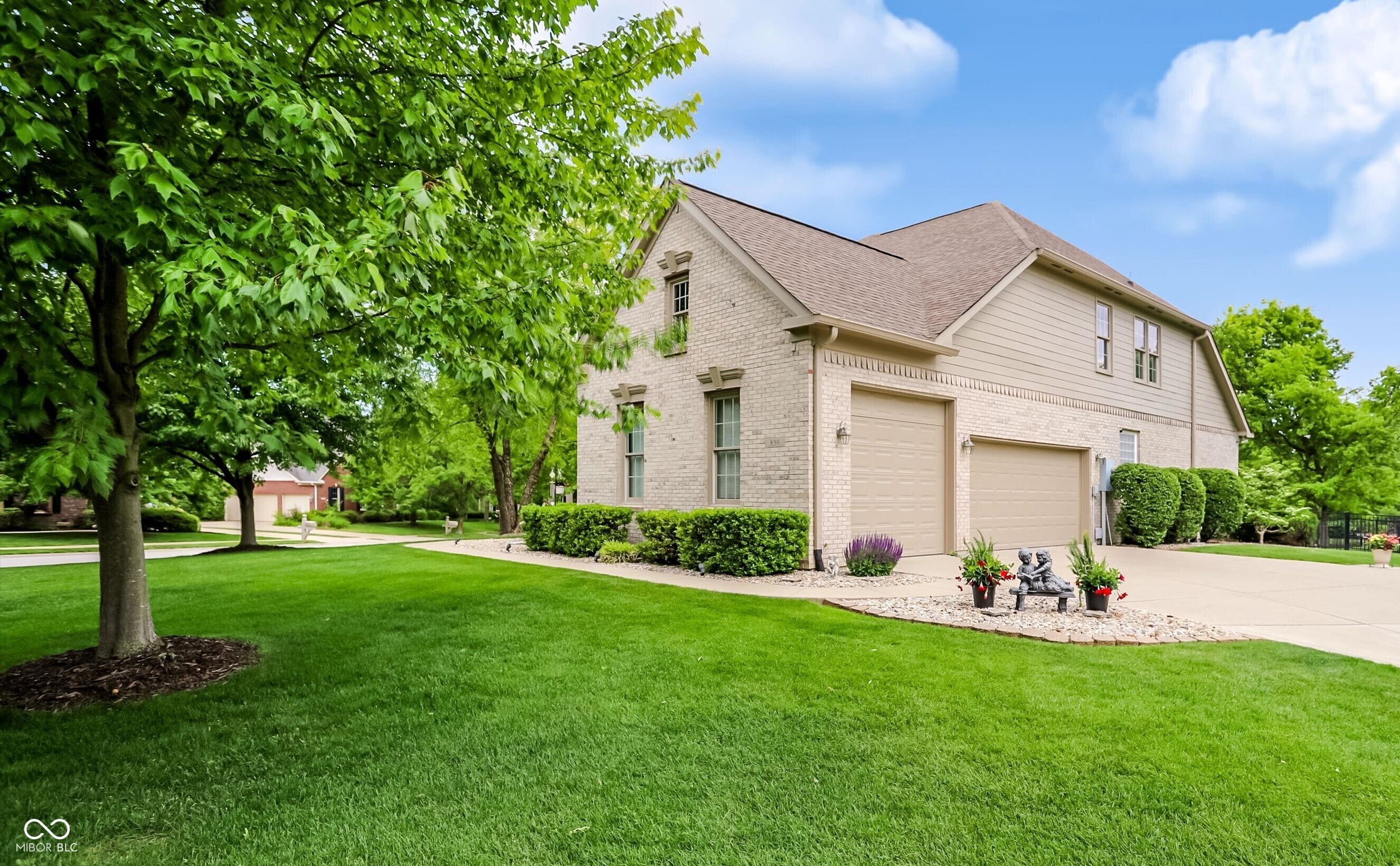 896 Silverleaf Drive