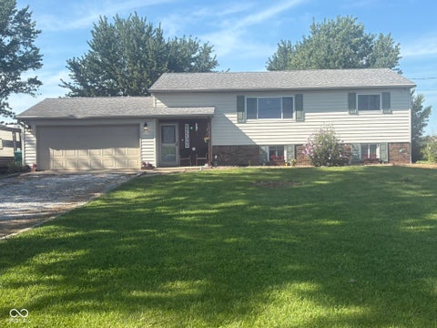 Photo of 2616 E County Road 900 N, Pittsboro, IN 46167 (MLS # 22122168)
