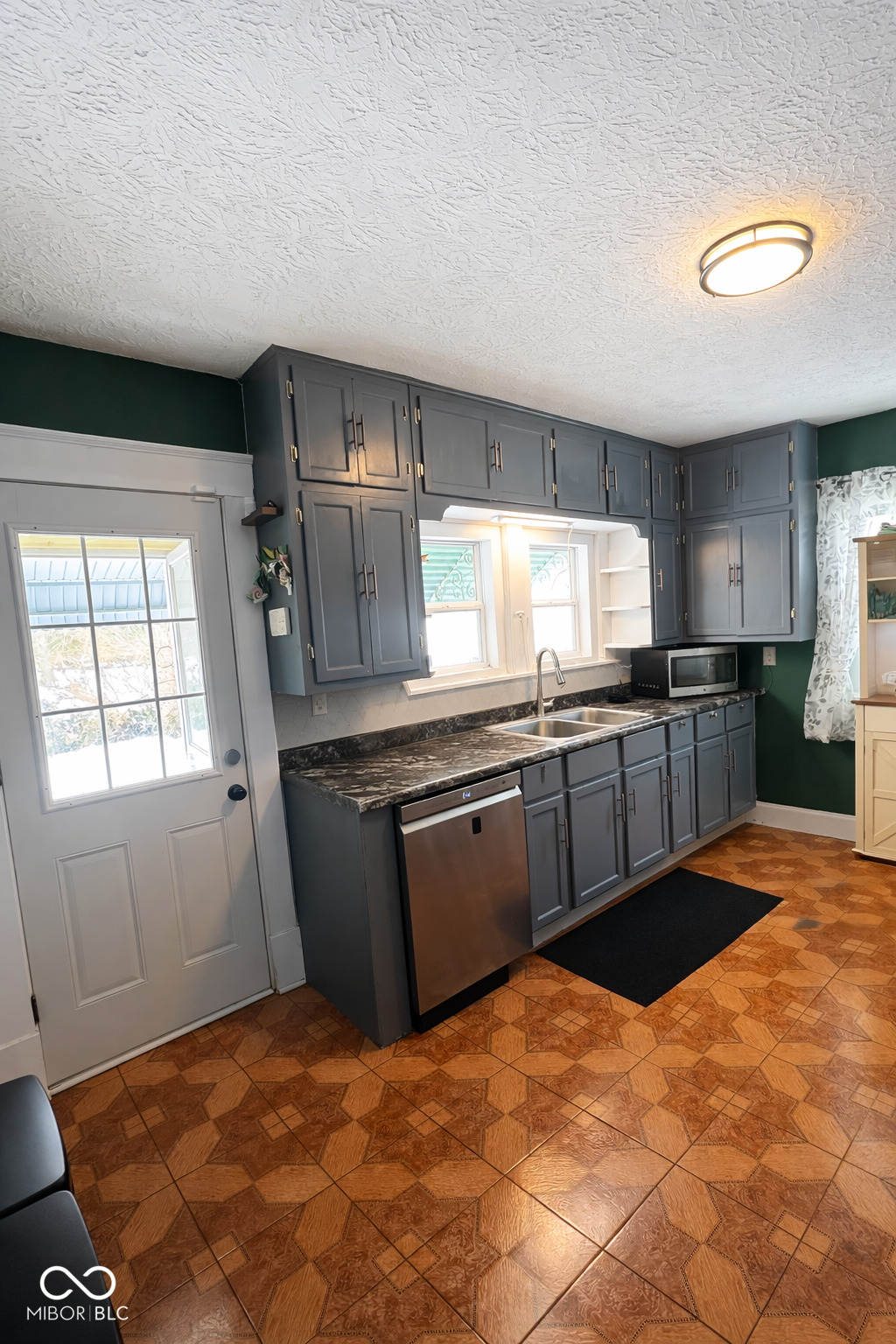 4842 Hardegan Street