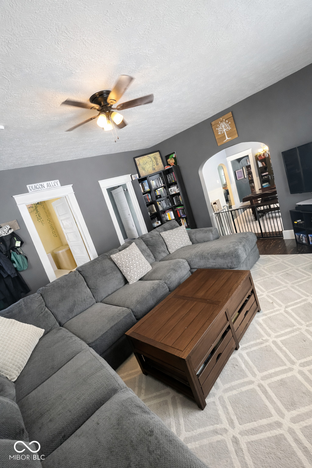 4842 Hardegan Street