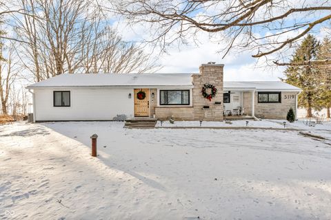 Photo of 5119 W State Road 32, Crawfordsville, IN 47933 (MLS # 22076031)