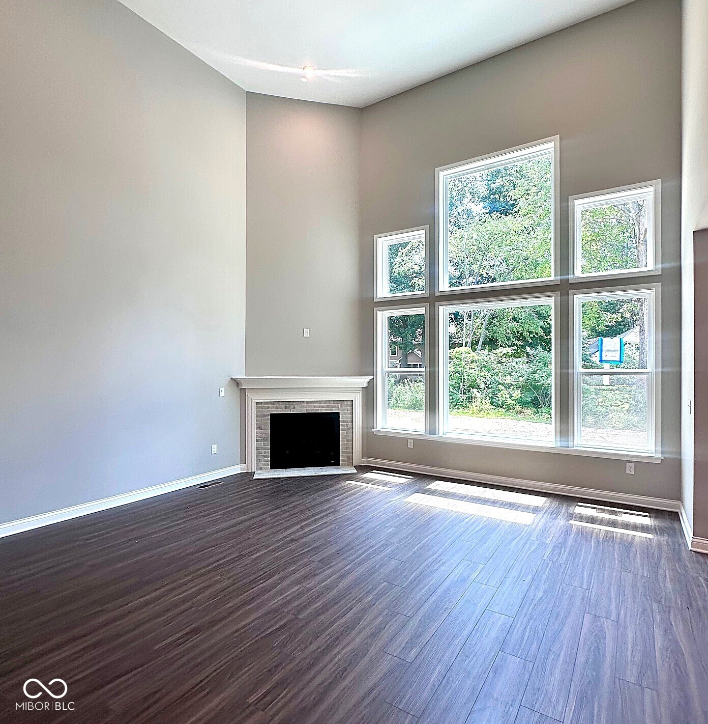 6887 Oakdale Lane