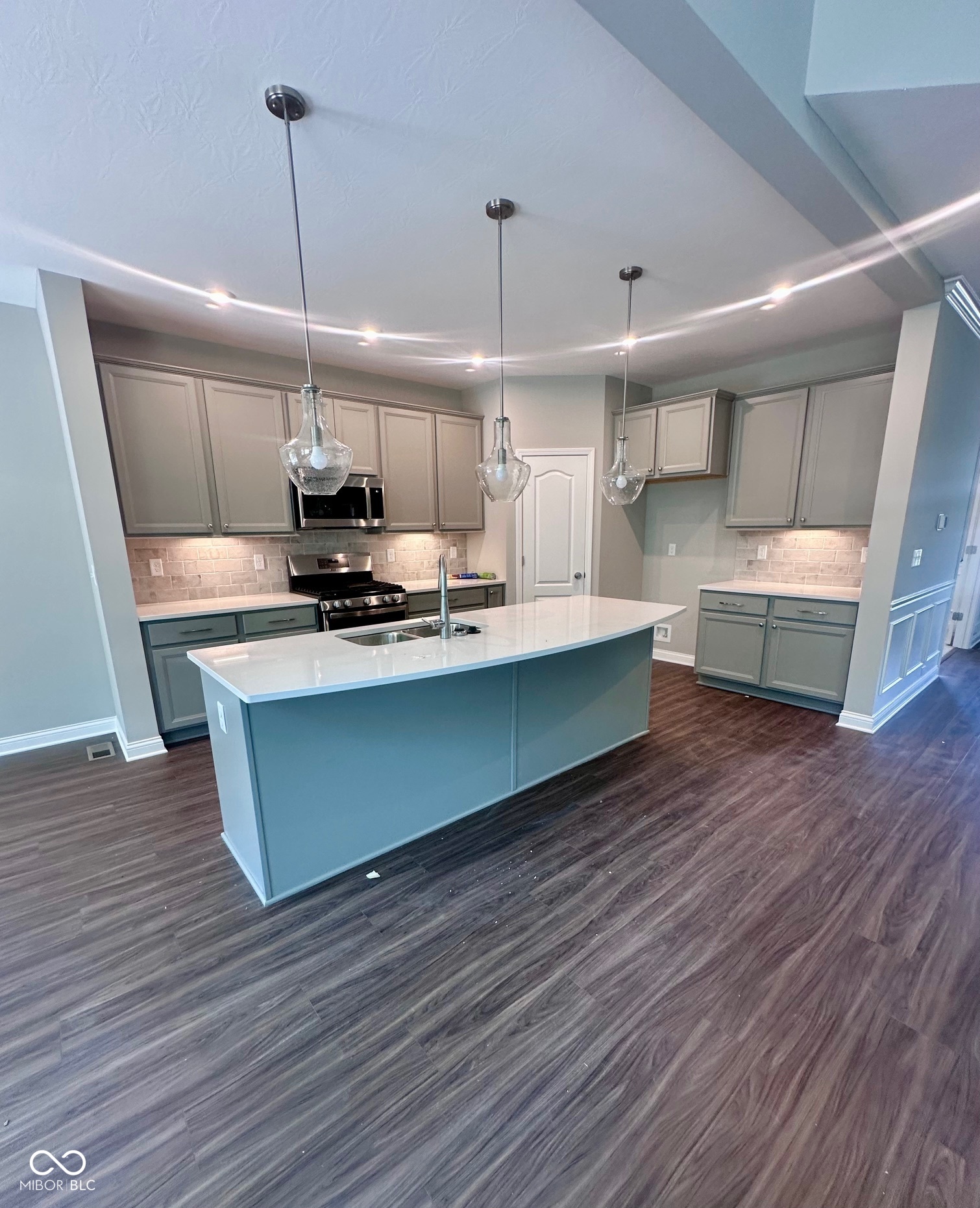 6887 Oakdale Lane