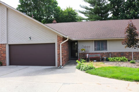 Photo of 1109 B W Market Street, Crawfordsville, IN 47933 (MLS # 22105637)