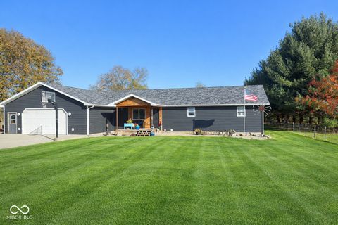 Photo of 908 S Division Street, Cayuga, IN 47928 (MLS # 22090741)