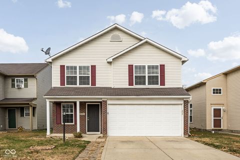Photo of 4222 Village Trace Boulevard, Indianapolis, IN 46254 (MLS # 22074911)