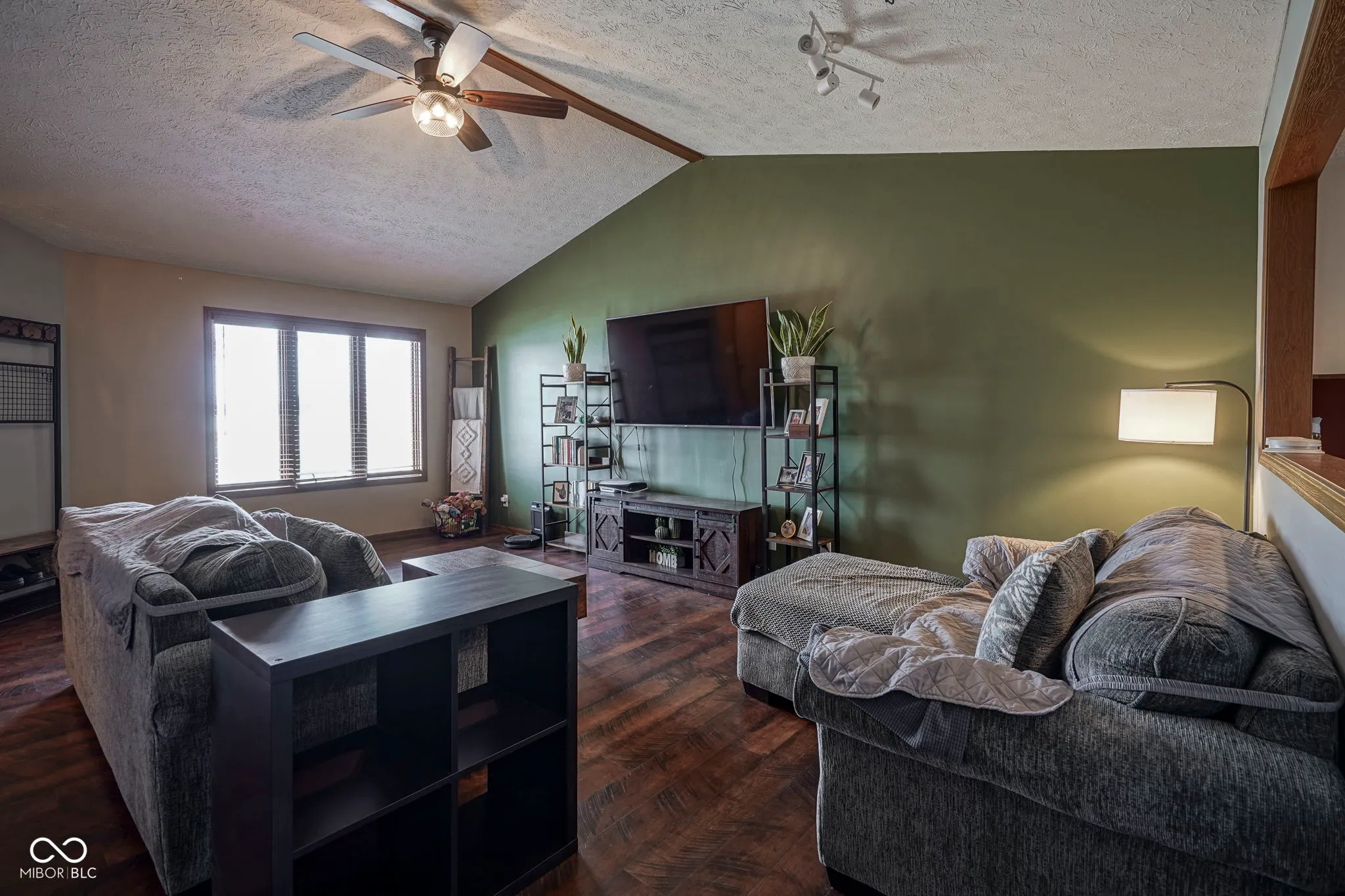 Greenwood, Indiana 46143, United States, 2 Bedrooms Bedrooms, ,2 BathroomsBathrooms,Residential,Pending,102931