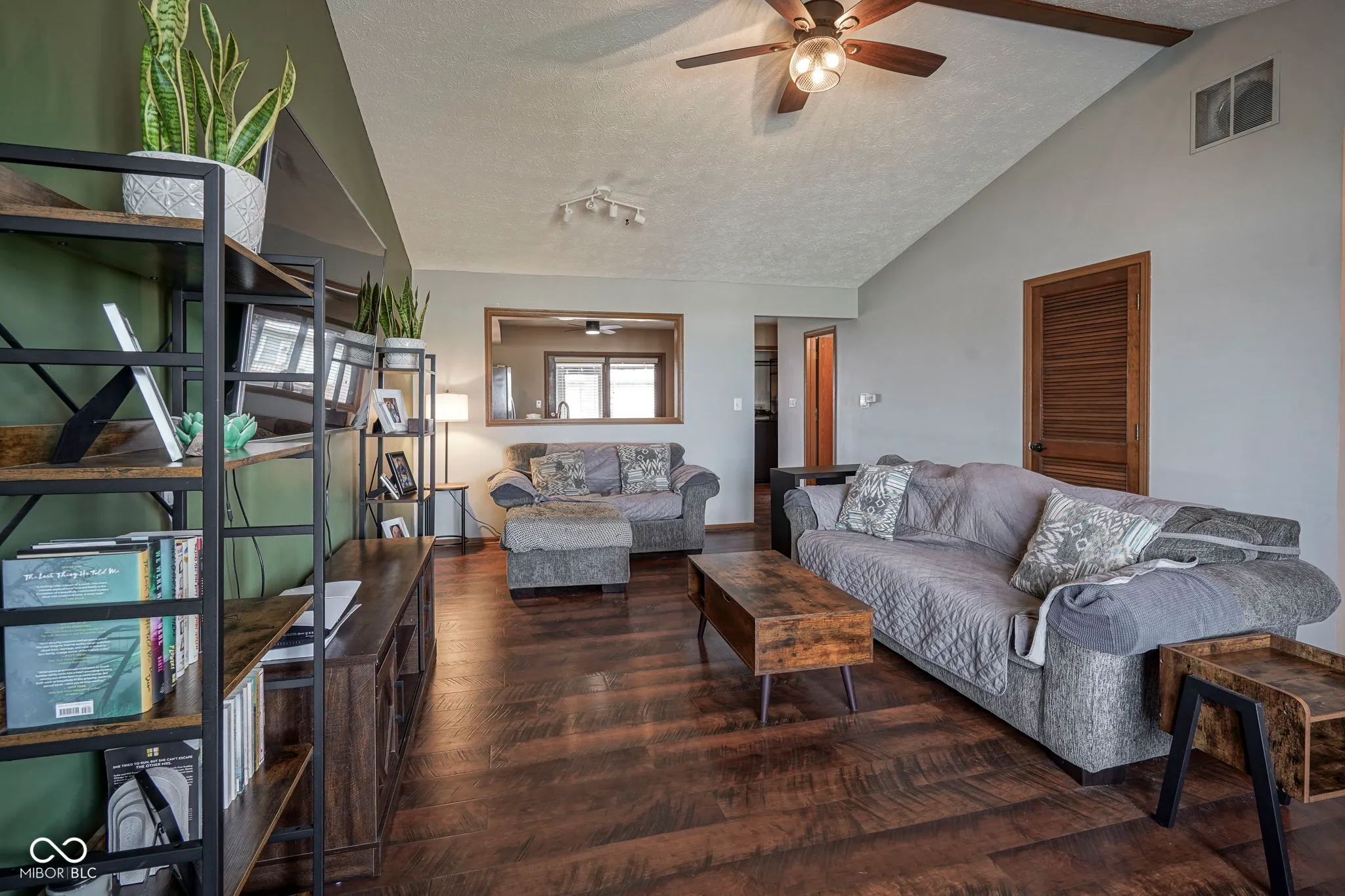 Greenwood, Indiana 46143, United States, 2 Bedrooms Bedrooms, ,2 BathroomsBathrooms,Residential,Pending,102931