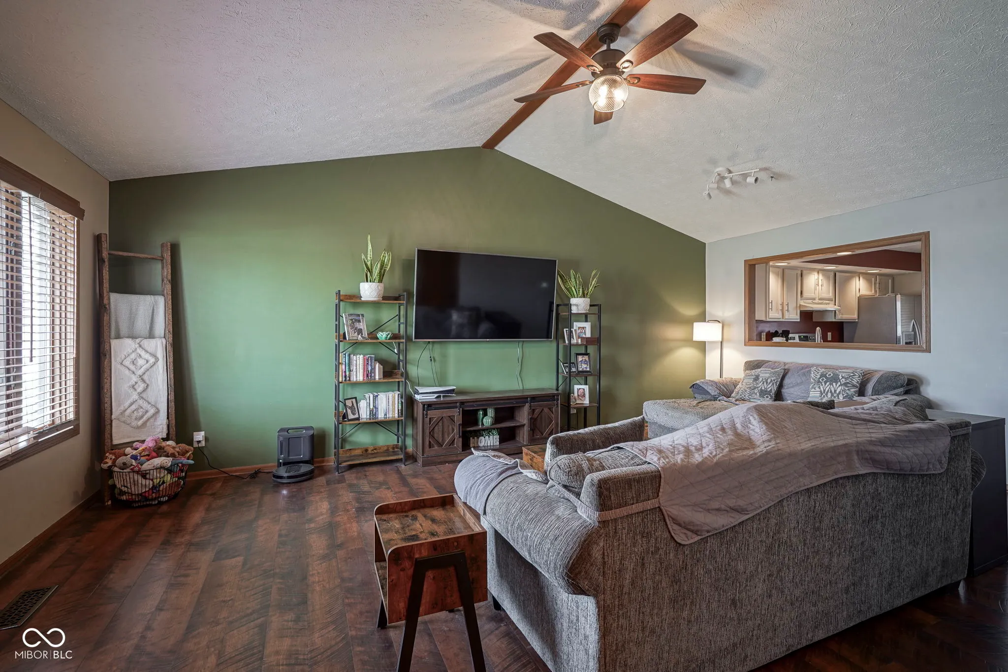 Greenwood, Indiana 46143, United States, 2 Bedrooms Bedrooms, ,2 BathroomsBathrooms,Residential,Pending,102931