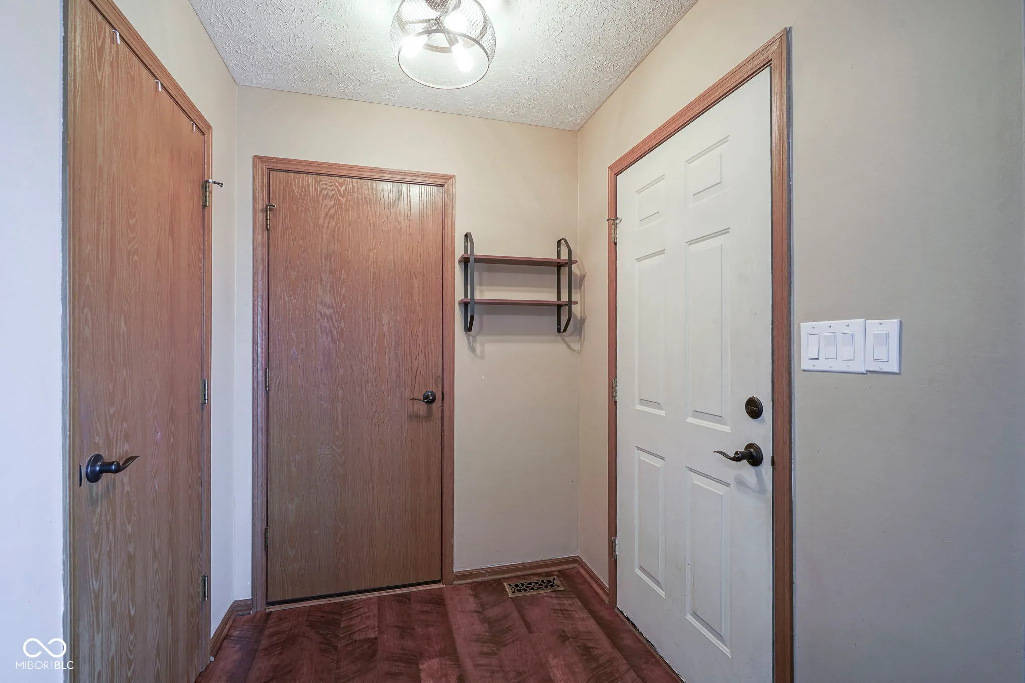 Greenwood, Indiana 46143, United States, 2 Bedrooms Bedrooms, ,2 BathroomsBathrooms,Residential,Pending,102931