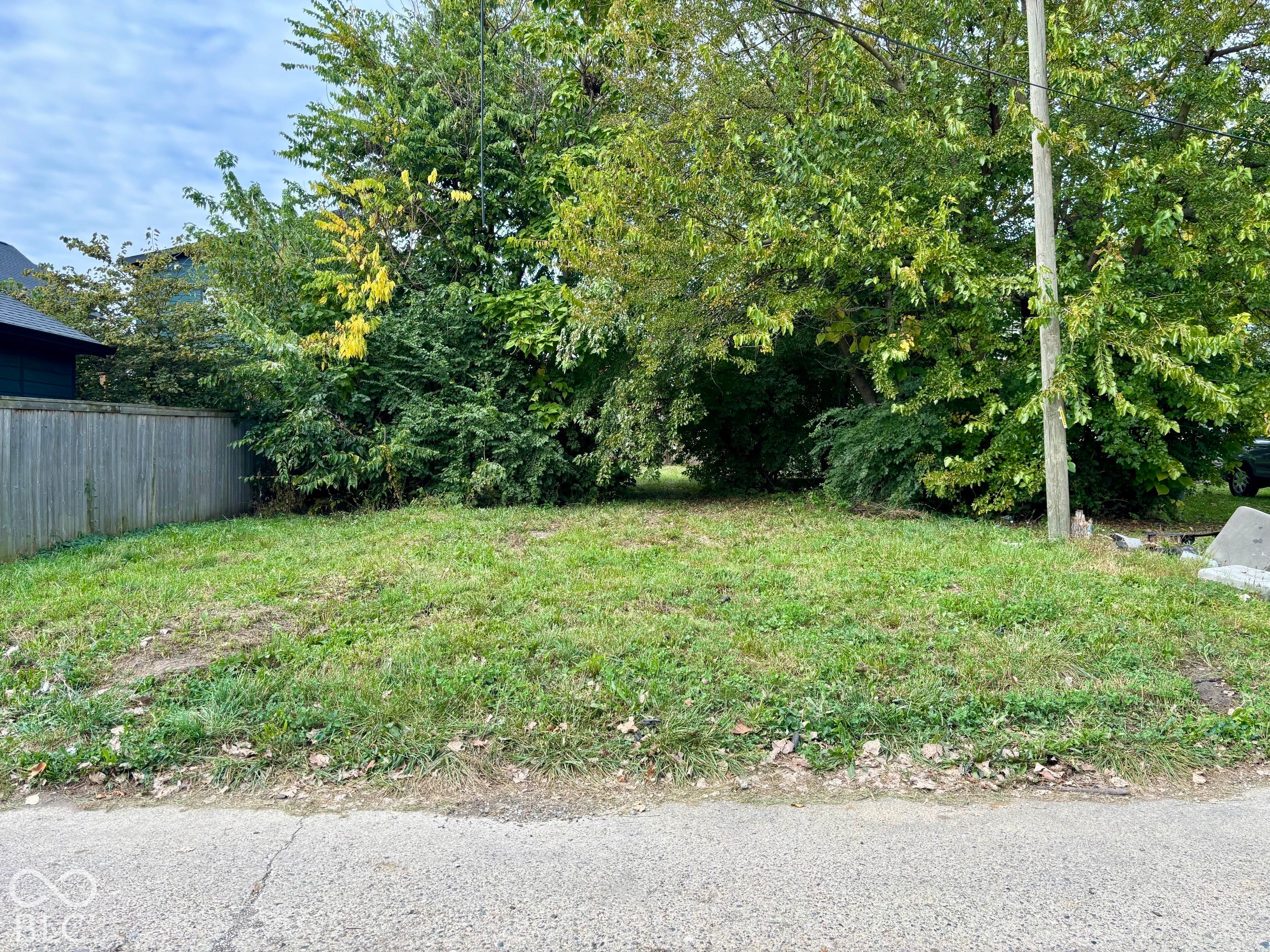 2027 Yandes Street