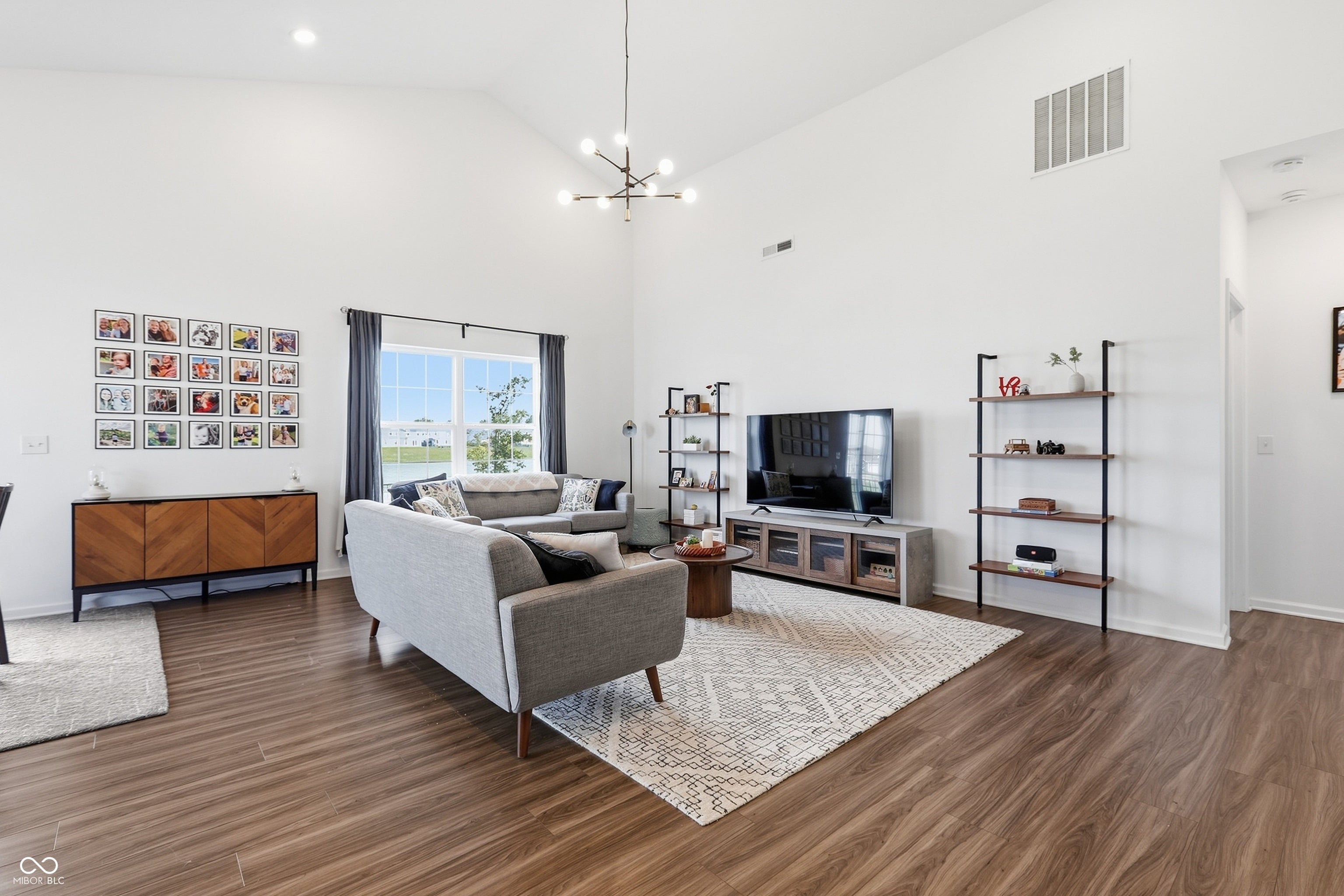 17896 Paula Walk