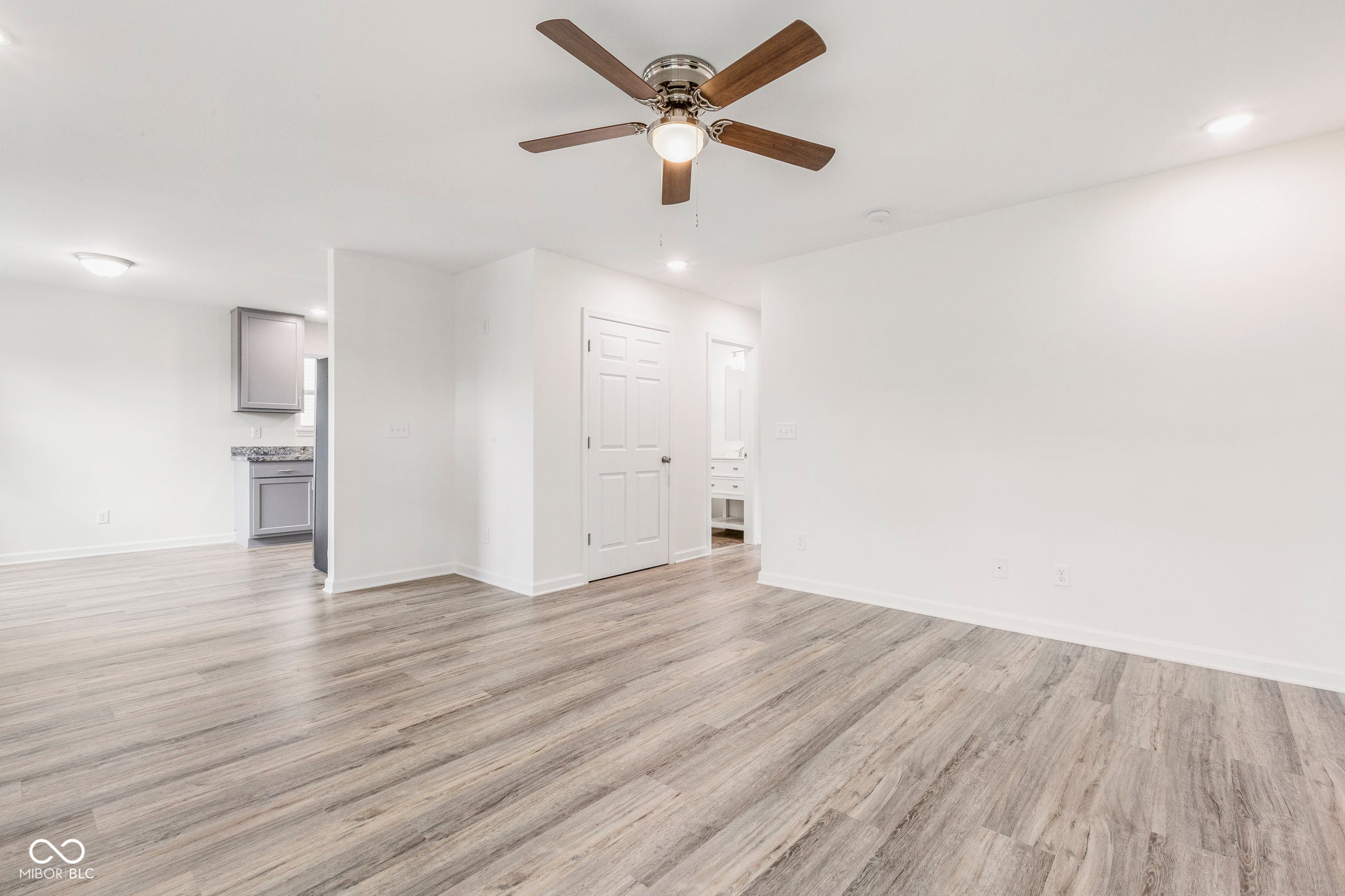 2889 Country Squire Boulevard