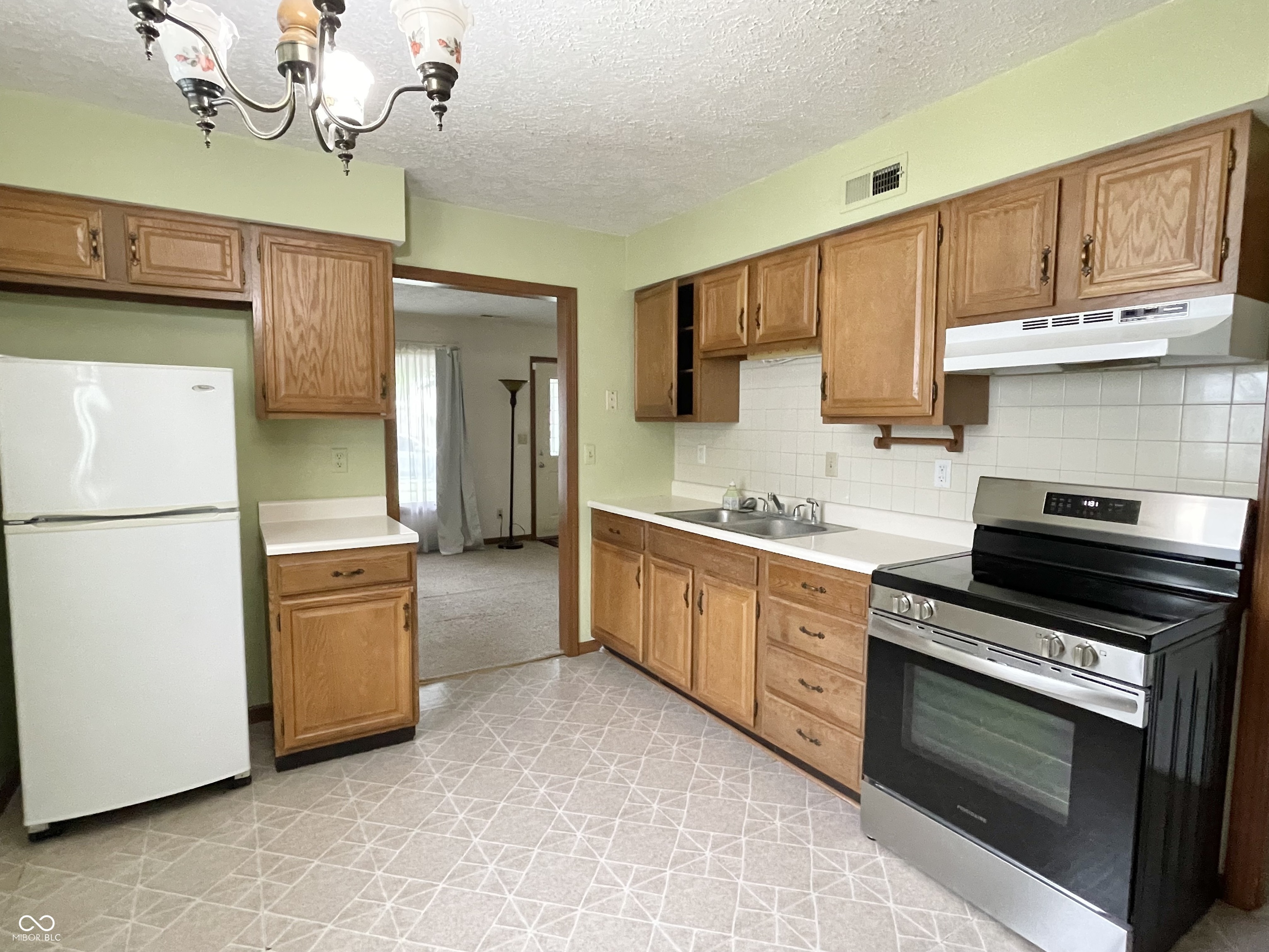 2424 Foxhall Drive