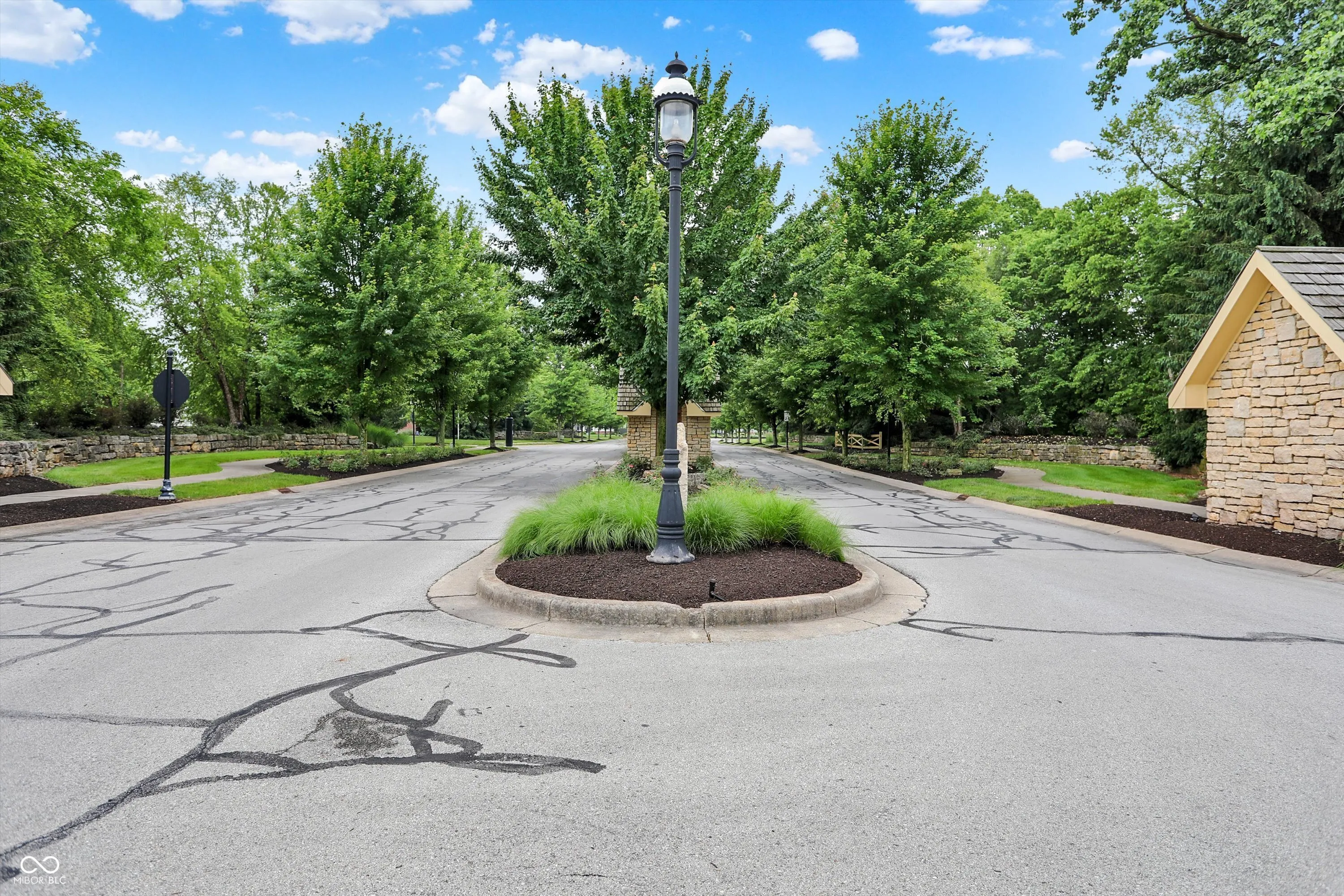 Fishers, Indiana 46038, United States, 5 Bedrooms Bedrooms, ,5 BathroomsBathrooms,Residential,Pending,151609