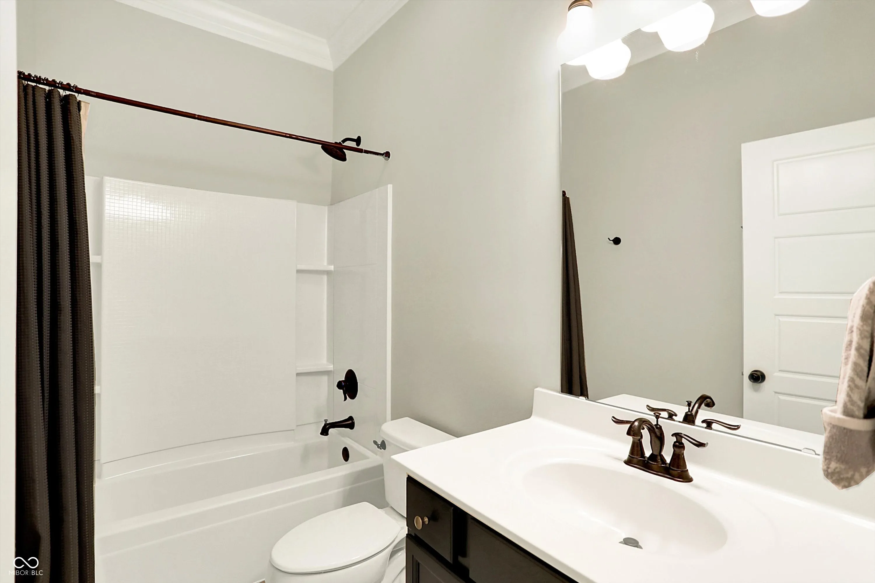 Fishers, Indiana 46038, United States, 5 Bedrooms Bedrooms, ,5 BathroomsBathrooms,Residential,Pending,151609