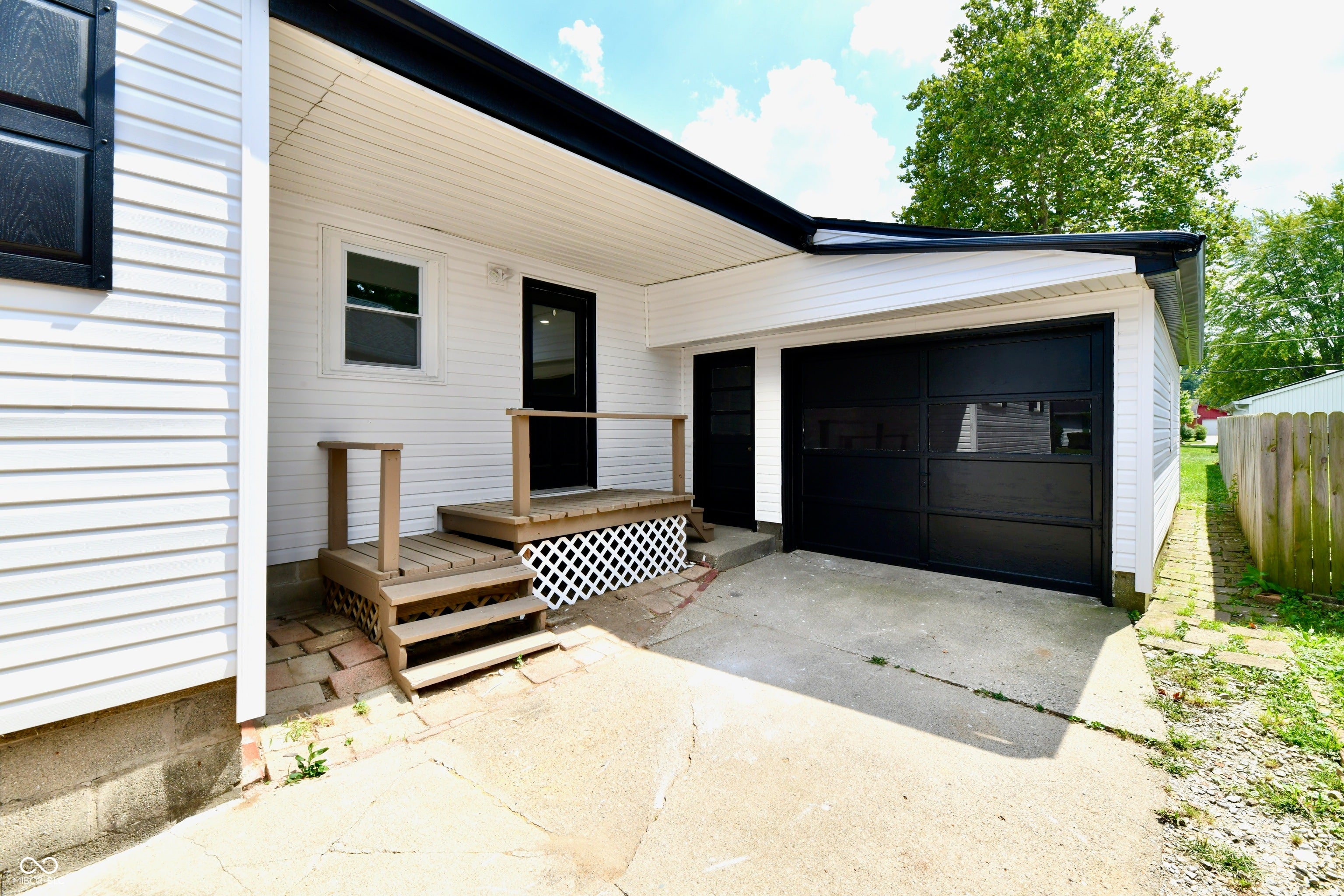129 E McKenzie Road