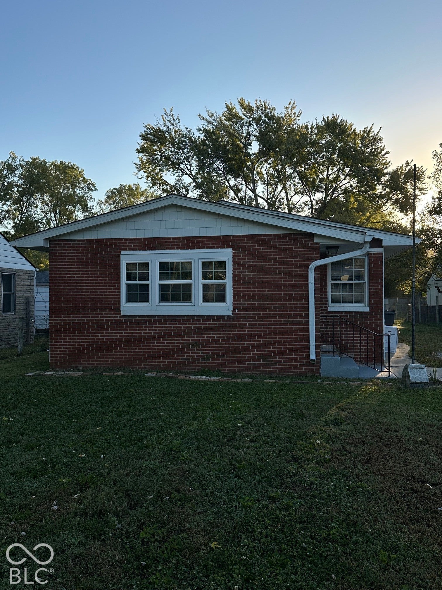 1025 S Roena