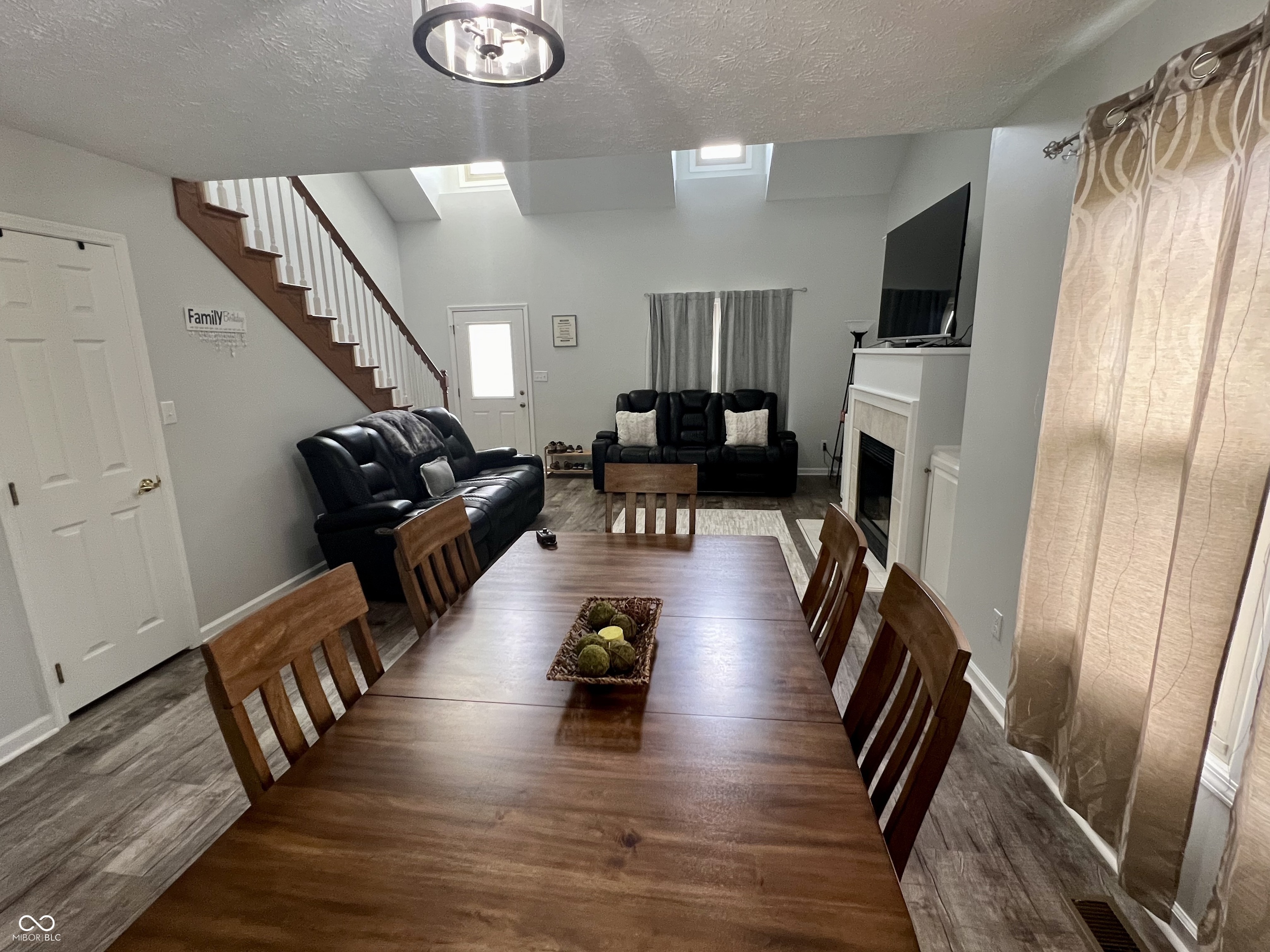 3085 Oakmont Drive