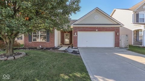 Photo of 6703 Locust Grove Drive, Indianapolis, IN 46237 (MLS # 22070030)