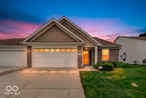 Photo of 11724 Whisperwood Way #39B, Fishers, IN 46037 (MLS # 22110529)