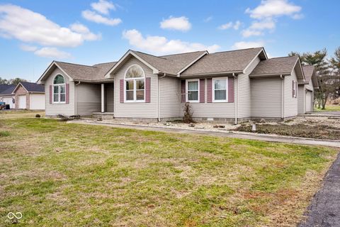 Photo of 5250 N Camelot Way, North Vernon, IN 47265 (MLS # 22076042)