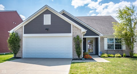 Photo of 11711 Fawn Crest Drive, Indianapolis, IN 46235 (MLS # 22122241)