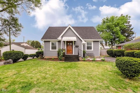 Photo of 650 Center Street, Franklin, IN 46131 (MLS # 22095936)