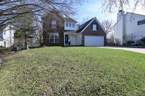Photo of 4763 Oakleigh Court, Greenwood, IN 46143 (MLS # 22088151)