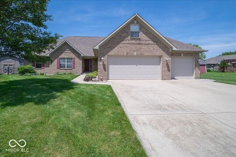 Photo of 4838 W Cedar Creek Place, New Palestine, IN 46163 (MLS # 22105104)