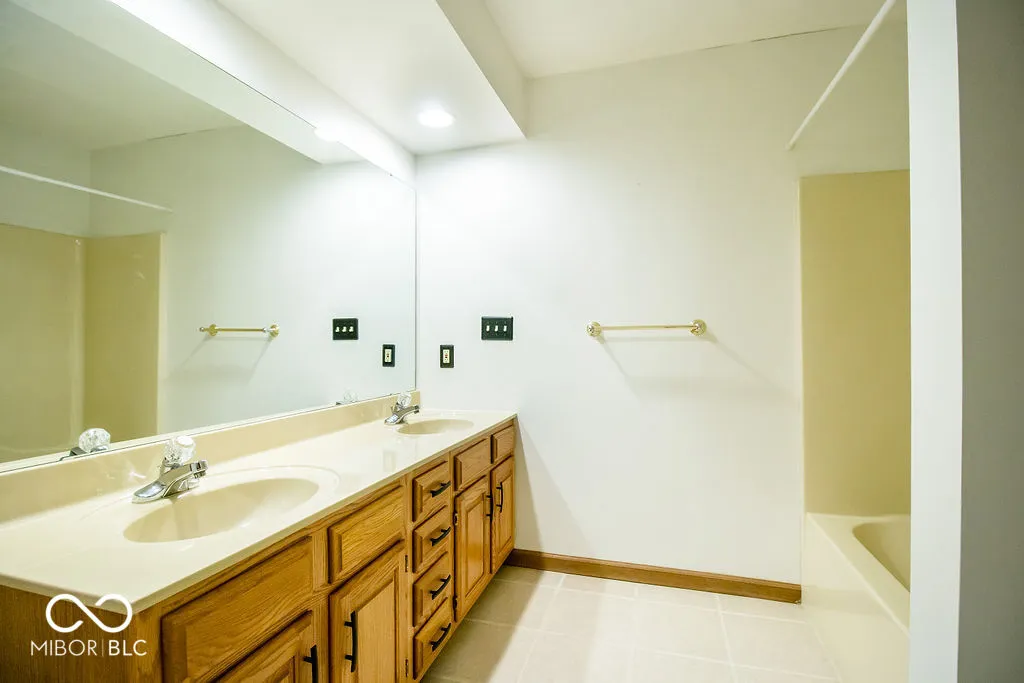 Columbus, Indiana 47203, United States, 3 Bedrooms Bedrooms, ,2 BathroomsBathrooms,Residential,Active,18124