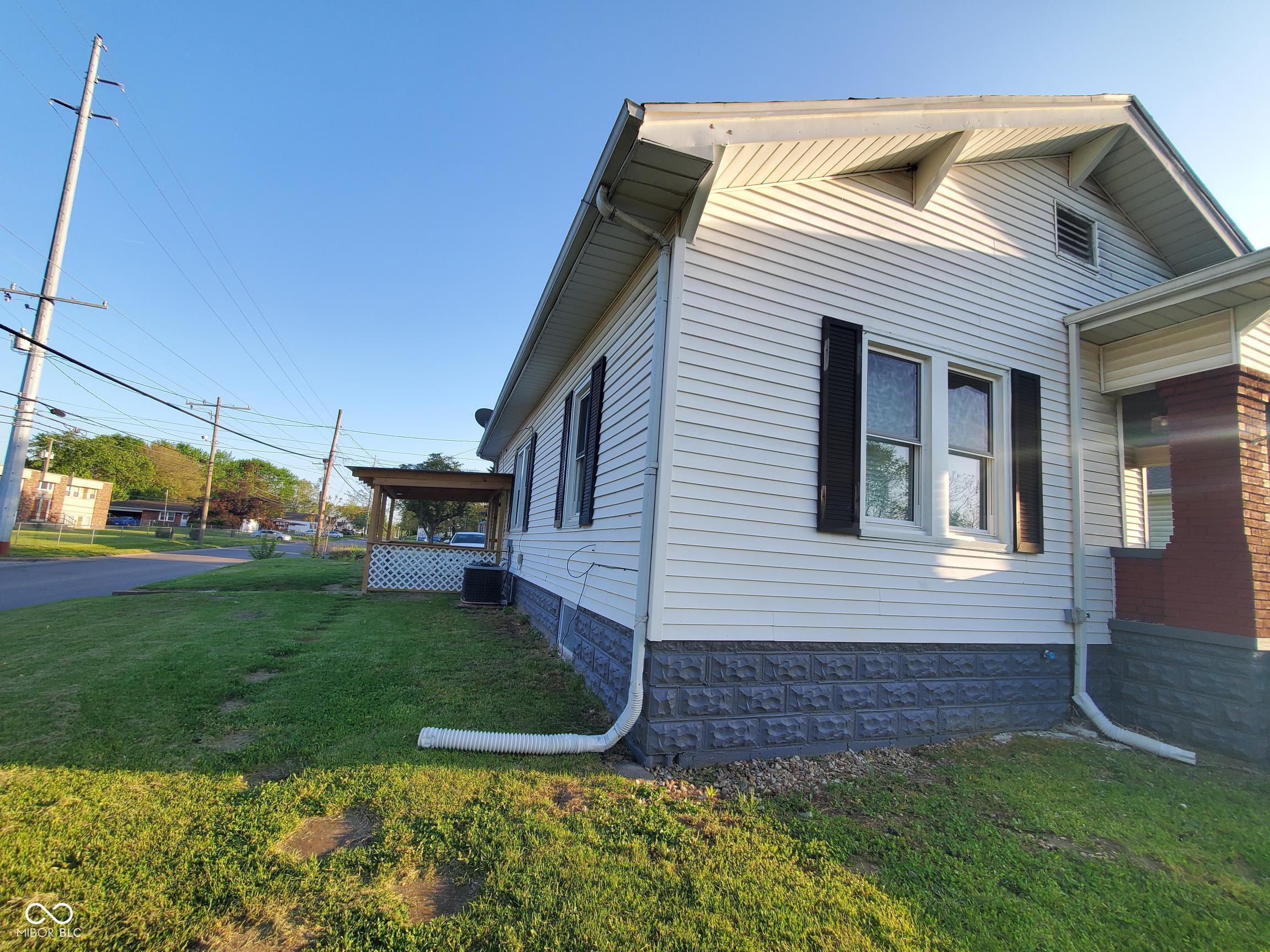 328 E Laurel Street