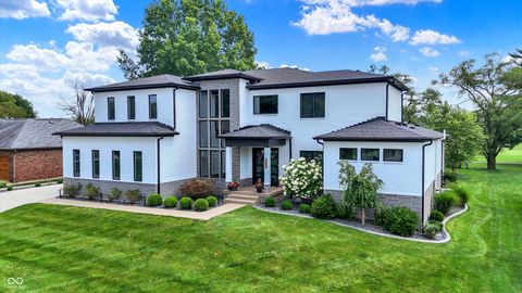 Photo of 3081 Golfview Drive, Greenwood, IN 46143 (MLS # 22085130)