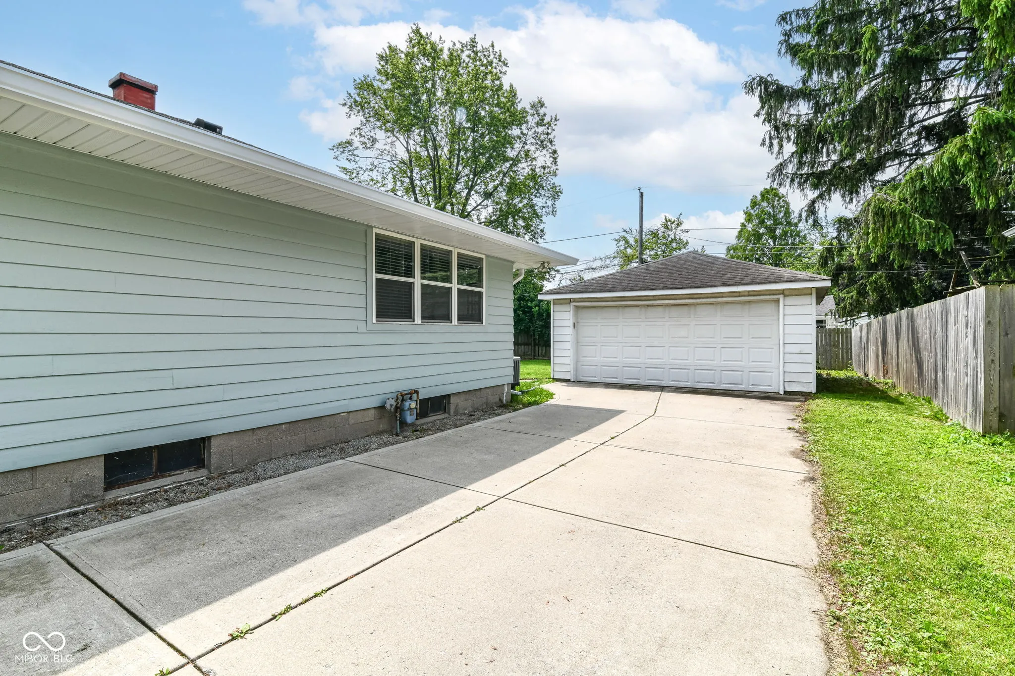 Indianapolis, Indiana 46226, United States, 3 Bedrooms Bedrooms, ,1 BathroomBathrooms,Residential,Pending,141974