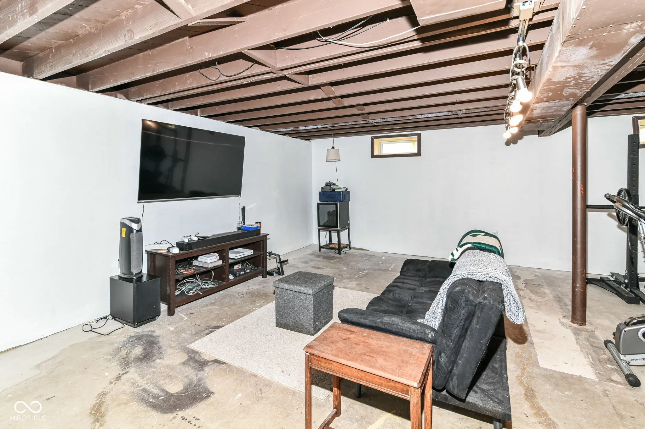 Indianapolis, Indiana 46226, United States, 3 Bedrooms Bedrooms, ,1 BathroomBathrooms,Residential,Pending,141974