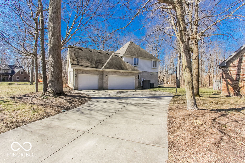 3948 S Woodfield Drive